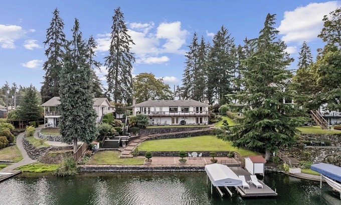 Fort Lewis House | Private Lakefront Home near Seattle, Mt Rainier & Ocean Shores