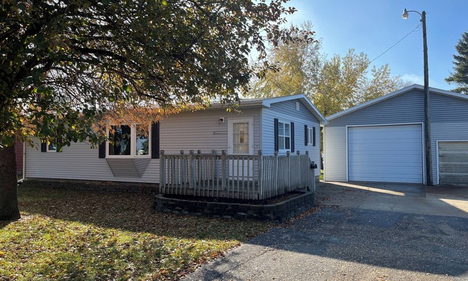 Devils Lake House | Private Lakeside Escape on Devils Lake
