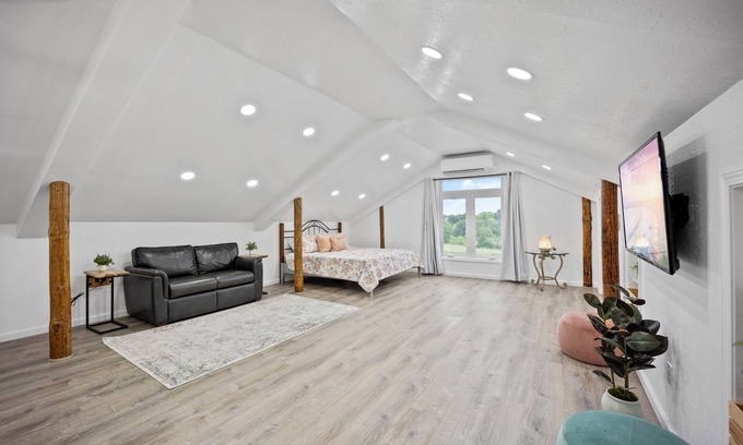 Liberty Condo | Private Loft Studio On Acreage + Near Liberty