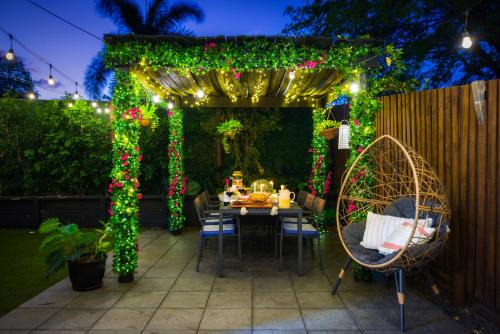 Trinity Park House | Private Luxury Haven with SUV Hire, Pool, Near Marina