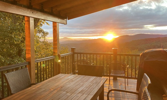 Vilas House | Private luxury home, sunset/mountain views, game room, pet-friendly, sleeps 22