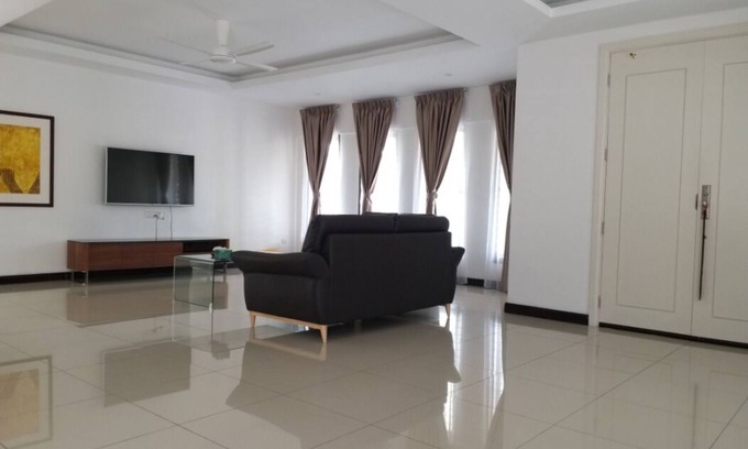 Teluk Cempedak House | Private mansion near the king's palace