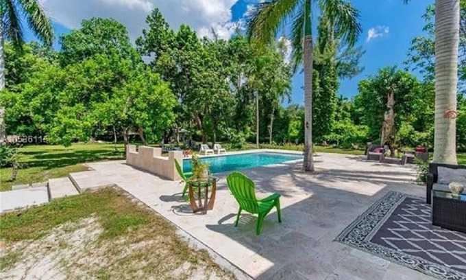 Golden Glades Apartment | Private Miami Studio Get-Away