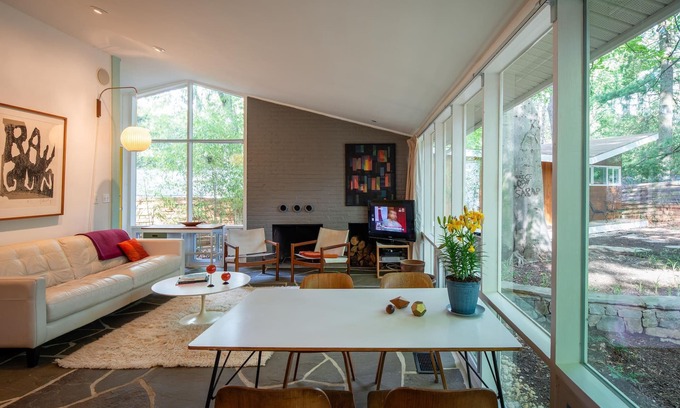 North Kensington House | Private mid-century modern haven just 5 miles from DC