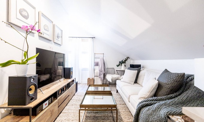 Whittier House | Private modern carriage house in Downtown Denver
