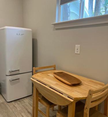 Babcock North House | Private modern guesthouse, near La Cantera/Medical Center