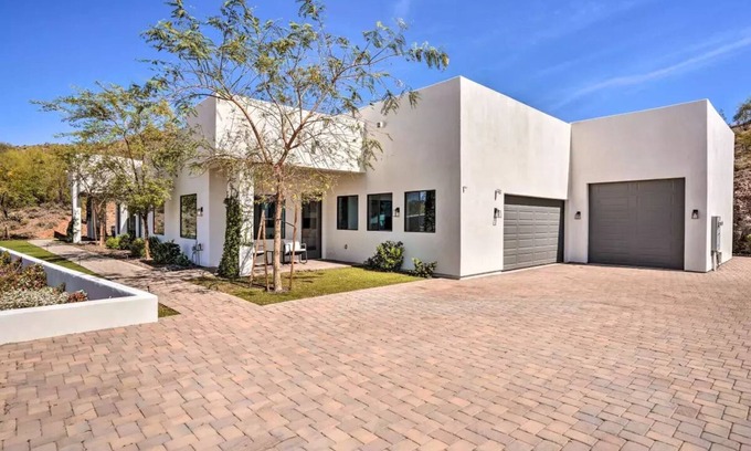 Desert View House | Private Mountain Experience. Views! Pet Friendly!