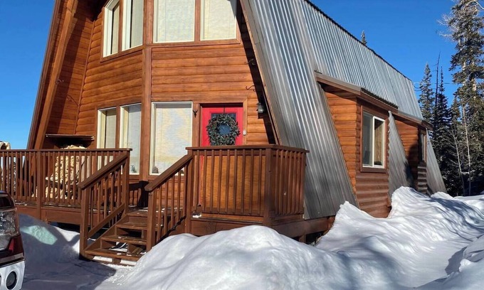 Steam Engine Meadows Cabin | Private Mountain View Cabin, Hot Tub, 2BR + Loft, Minutes to Slopes