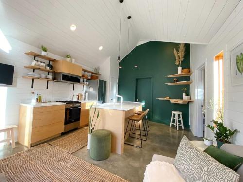 Richmond House | Private Oasis! Cozy & Close To Everything!