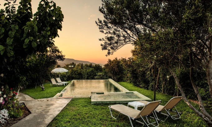 Darmarochori Villa | Private pool ★ BBQ area ★ Sea View ★ 5 Bedrooms ★ 1km to the beach