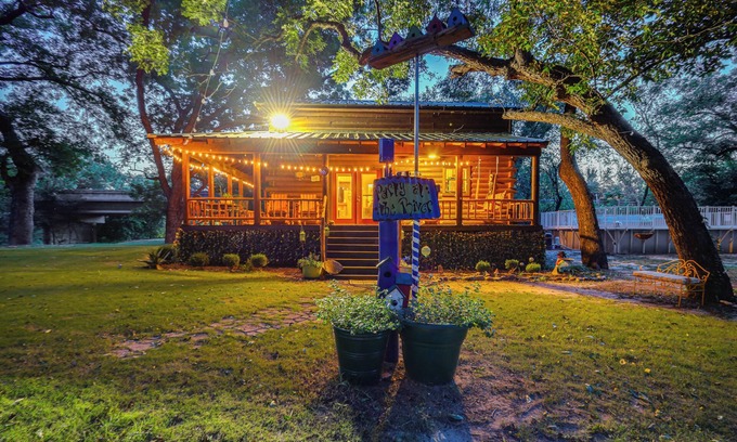 Evant Cabin | Private Pool: Fun Riverfront Retreat in Hamilton!