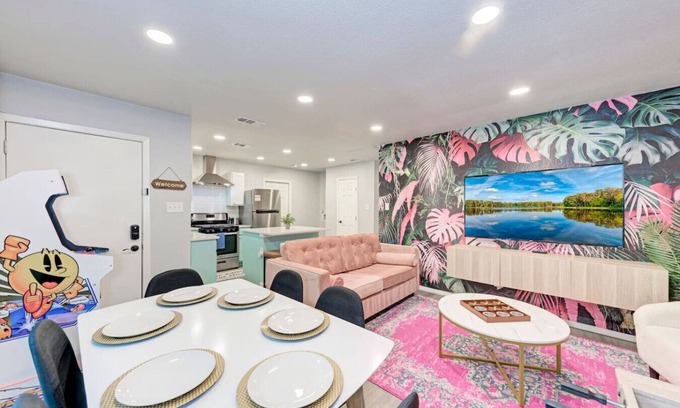 Johnston Terrace House | Private Pool, Games & Pet-Friendly - Mins to COTA, SXSW, & Downtown Austin