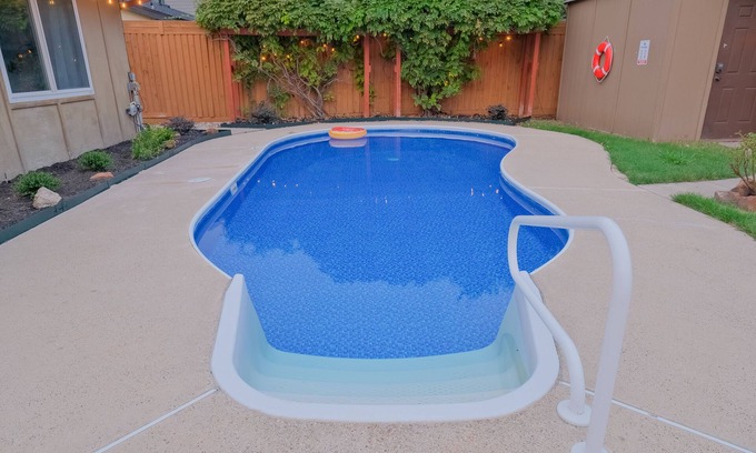 Keller House | Private Pool Oasis in the heart of DFW! Quiet and central.