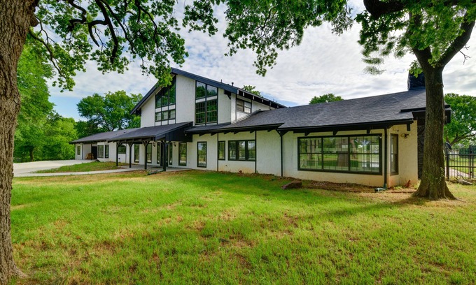 Pilot Point House | Private Pool: Pilot Point Home on 45 Acres