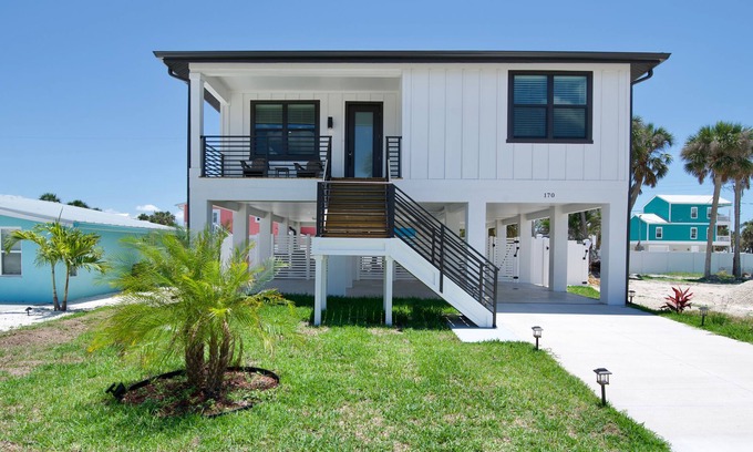 Mid Island House | 🌊Private Pool | Steps to Beach | Ocean Oasis🌊