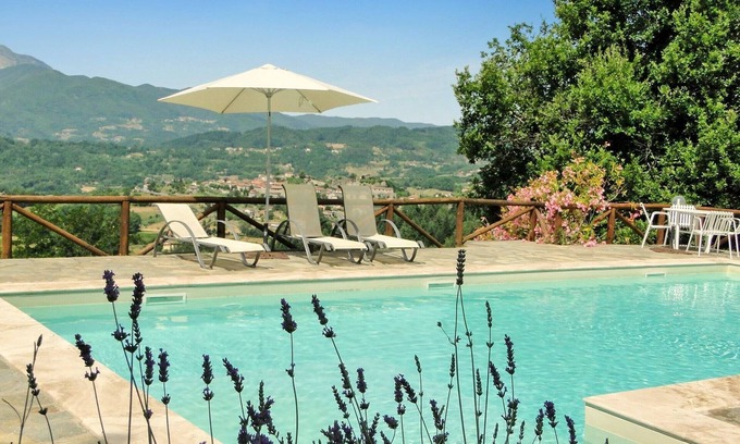 Castiglione di Garfagnana Villa | Private pool with hydromassage & shallow platform. Sleeping 6 (2 1/2 bathrooms)