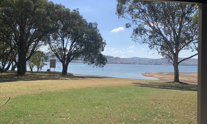Ebden House | Private property on the Hume Weir - waterfront access. Family and pet friendly