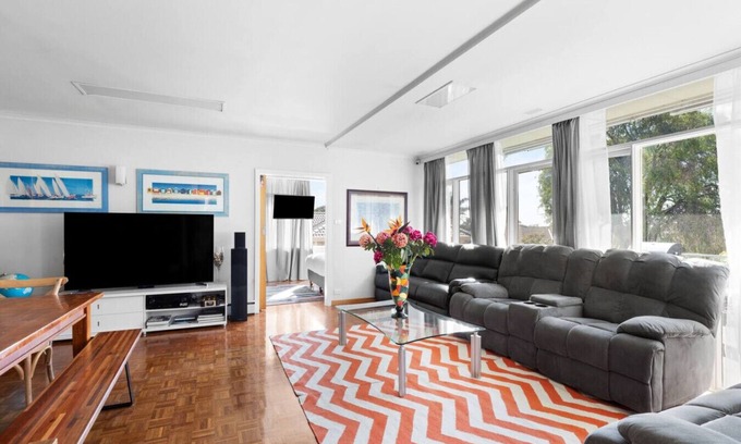 Highett House | Private quad guest suite w/free parking