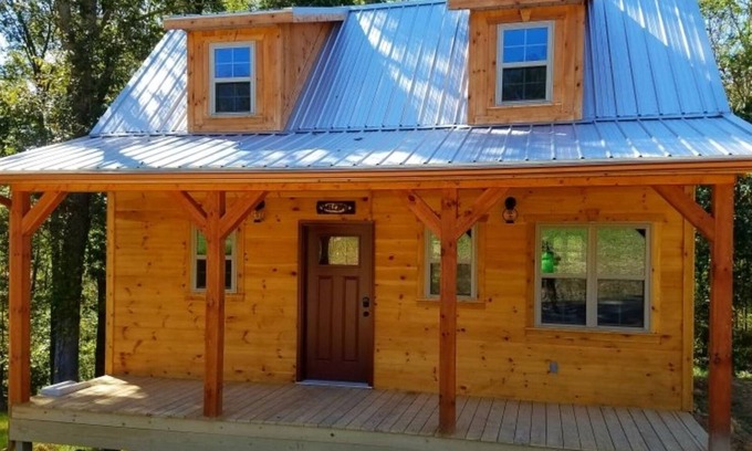 Fort Gay Cabin | Private Ravine View Luxury Amish-Built Cabin "The Frontier"