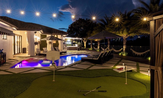 Sunset House | Private Resort Stay - Insta-Worthy Miami Vacation