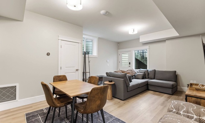 Langley House | Private Retreat Minutes from Thunderbird Show Park