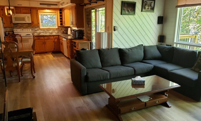 Amherst Cottage | Private River Oasis