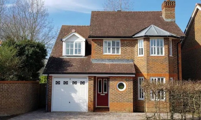 Westhampnett House | Private Road, Lovely quiet Goodwood 4 bedroom house with drive for three cars