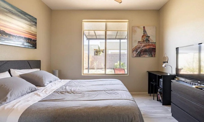 South Mountain House | Private room by South Mountain
