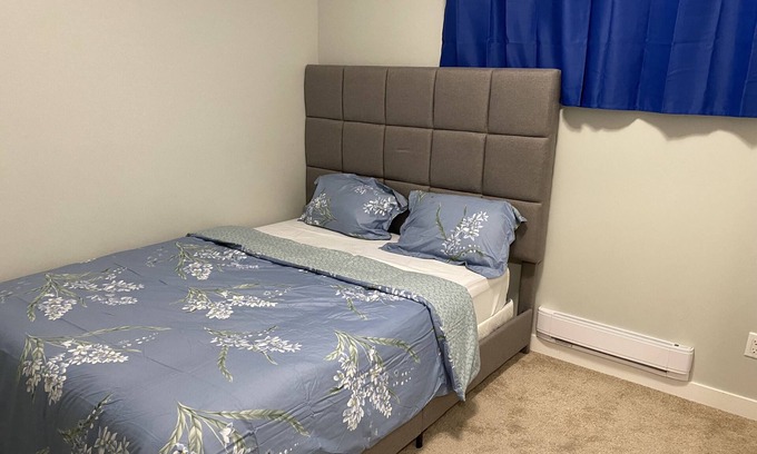 Airdrie House | Private room in a quiet neighbourhood