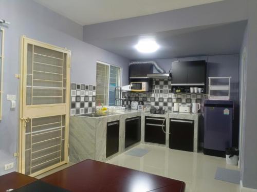 Thep Kasattri House | Private Room in a Shared Homestay
