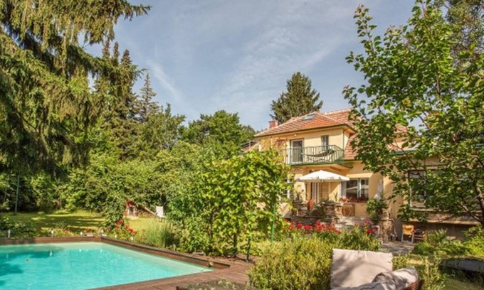 Perchtoldsdorf Apartment | Private room in Perchtoldsdorf near Vienna with pool