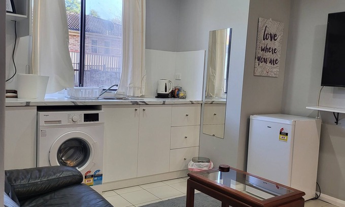 Windsor Ski Chalet | Private Room in Charming Windsor with WiFi, AC, Washing Machine, Kitchenette