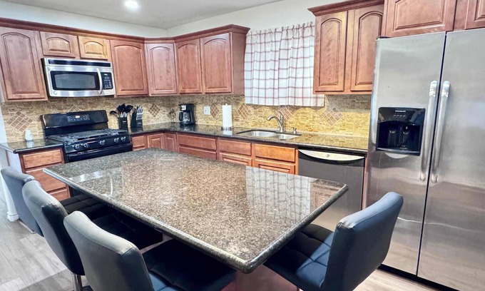 Port Arthur House | Private Room in Spacious 4 BR Home for Professionals
