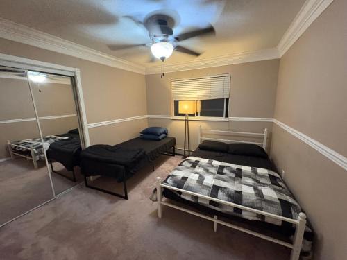 Delta House | Private Room Near Transit, Shopping, High Speed Wi-Fi, Parking