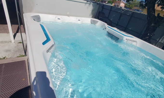 Hillcrest House | Private room with pool(hot water and spa)