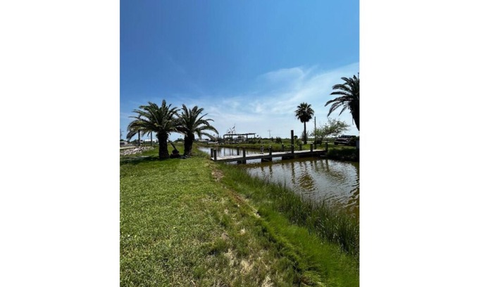 Crystal Beach RV Rental | Private RV Pad w/fishing access close to beach!