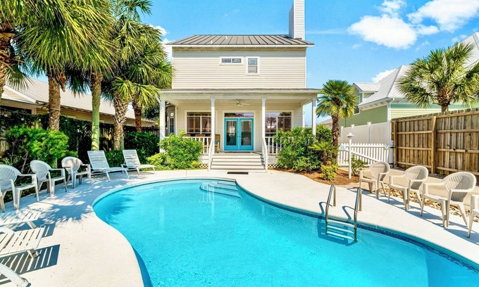 Villages of Crystal Beach House | Private Saltwater Pool - 3 Min Walk to Beach - Crystal Beach - Sleeps 10!