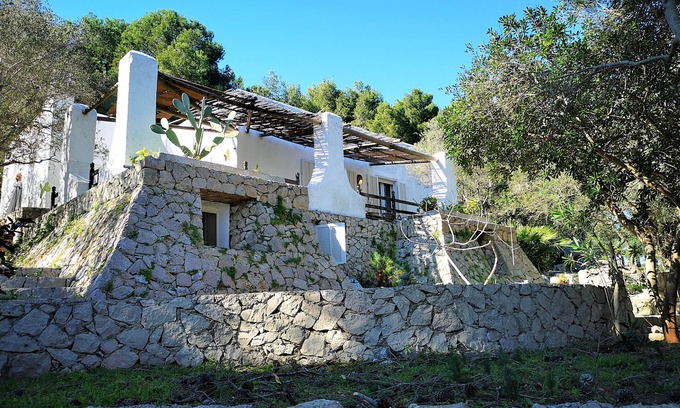 Castro Marina Ski Chalet | Private sea access garden house (house C)