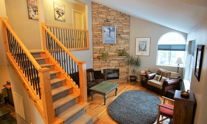 Avon House | Private single family home near Beaver Creek in quiet neighborhood w fenced yard
