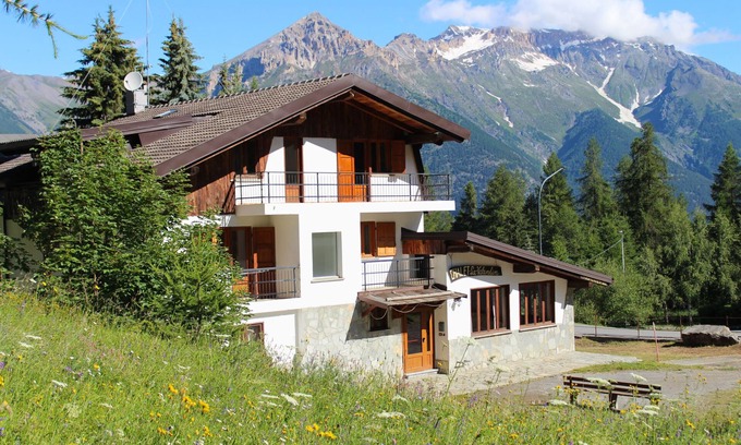 Sauze d'Oulx Ski Chalet | Private spacious Chalet set at the foot of the mountain trails in Sauze D'Oulx