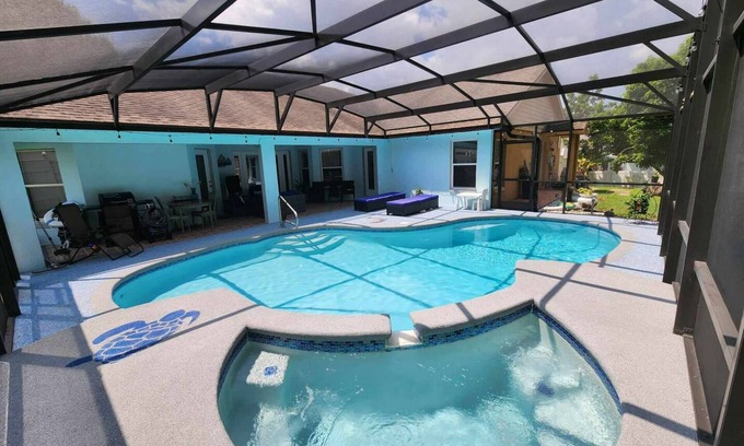 Clermont House | Private Spacious Room in Home, with Pool-The Oasis Room