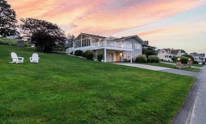 Bonnet Shores House | Private Steps to Bonnet Beach, AC, Linens/Towels Incl, Narragansett-Ocean views,