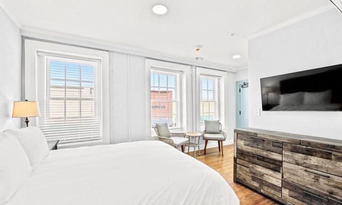 Conway Apartment | Private Studio Getaway in the Heart of Downtown!