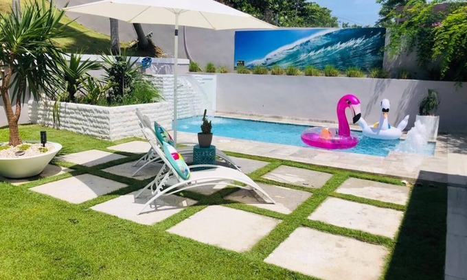 Mucarabones Apartment | Private Studio, with to much space at the gardens and many amenities like pool.