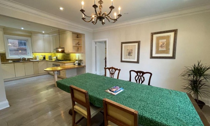 Forest Hill South House | Private Suite in Forest Hill with full kitchen and parking