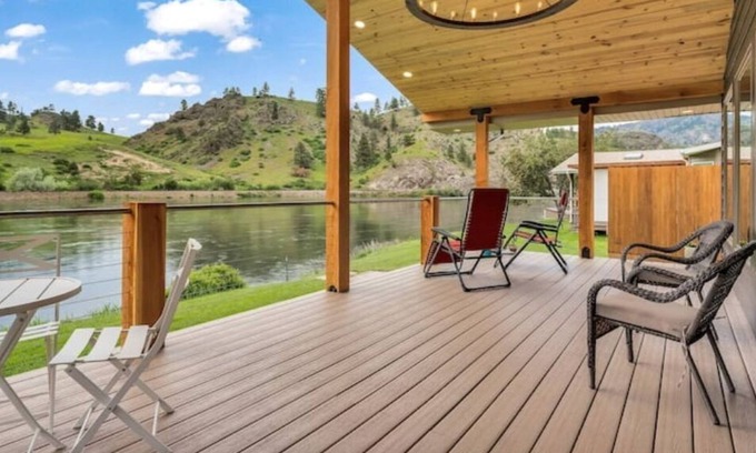 Cascade House | Private Suite on the Missouri River