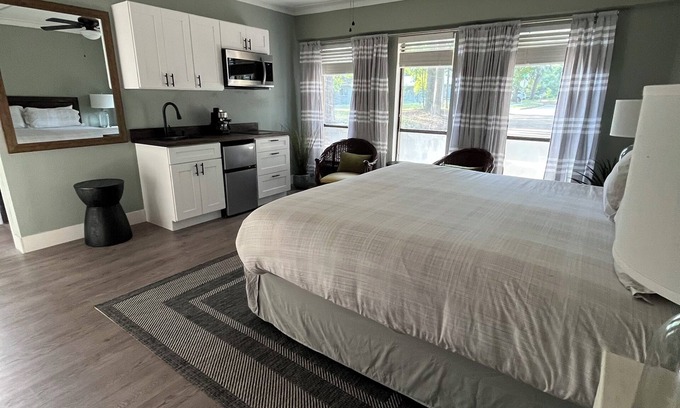 Gainesville Apartment | Private suite with own entry in vibrant Gainesville