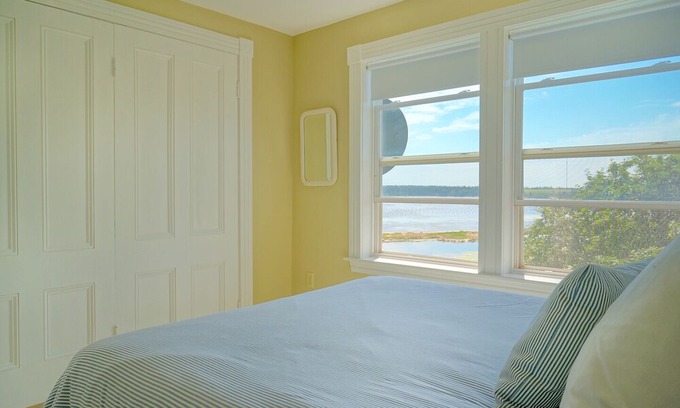 Darnley Cottage | Private Upscale Farmhouse on the Water