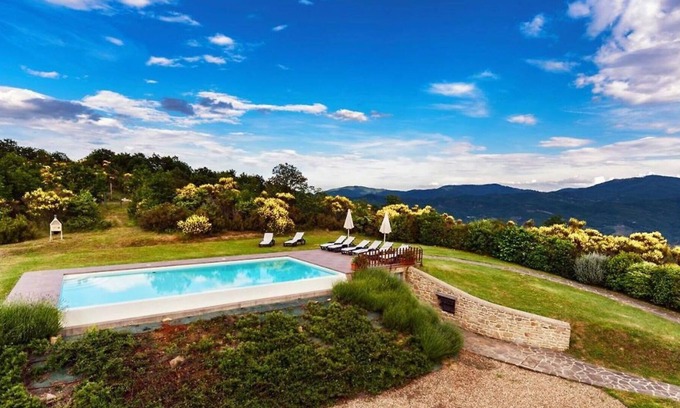 Pieve di Chio Villa | Private Villa with private pool, WIFI, hot tub, A/C, TV, panoramic view, parking, close to Arezzo