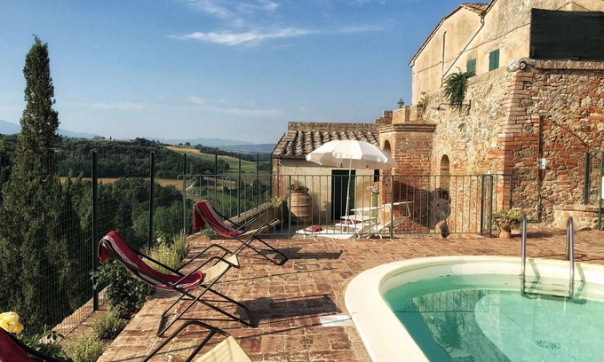 San Giovanni d'Asso House | Private Villa with WIFI, private pool, A/C, TV, patio, panoramic view, parking, close to Montalcino